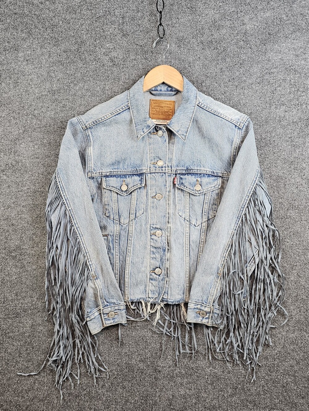 Levi's "All-Over-Fringe" Trucker Denim Jacket- Medium - Picture 4 of 10